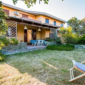 https://a-few-meters-from-the-sea-with-private-garden-a-pochi.in-sardinia.net